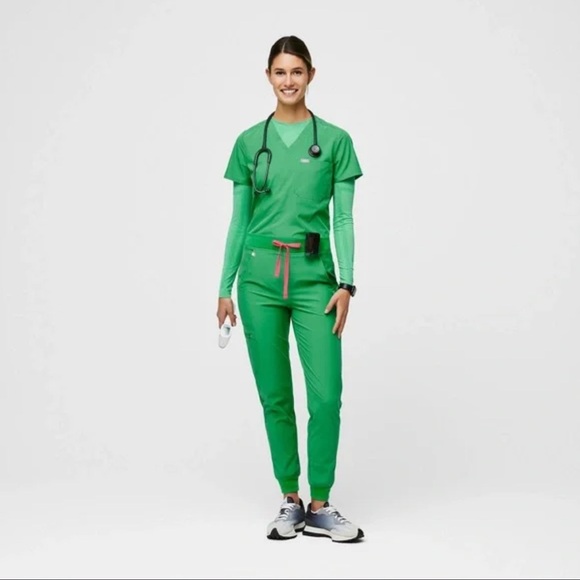 Figs Vibrant Figs Green Jogger Scrub Pants and Top Set NWT